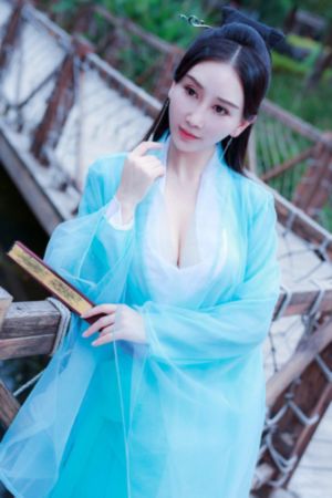 腿再开大一点就不痛了正常吗